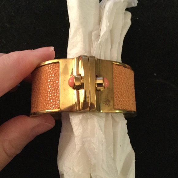 Kara apricot stingray bracelet - Picture 2 of 6